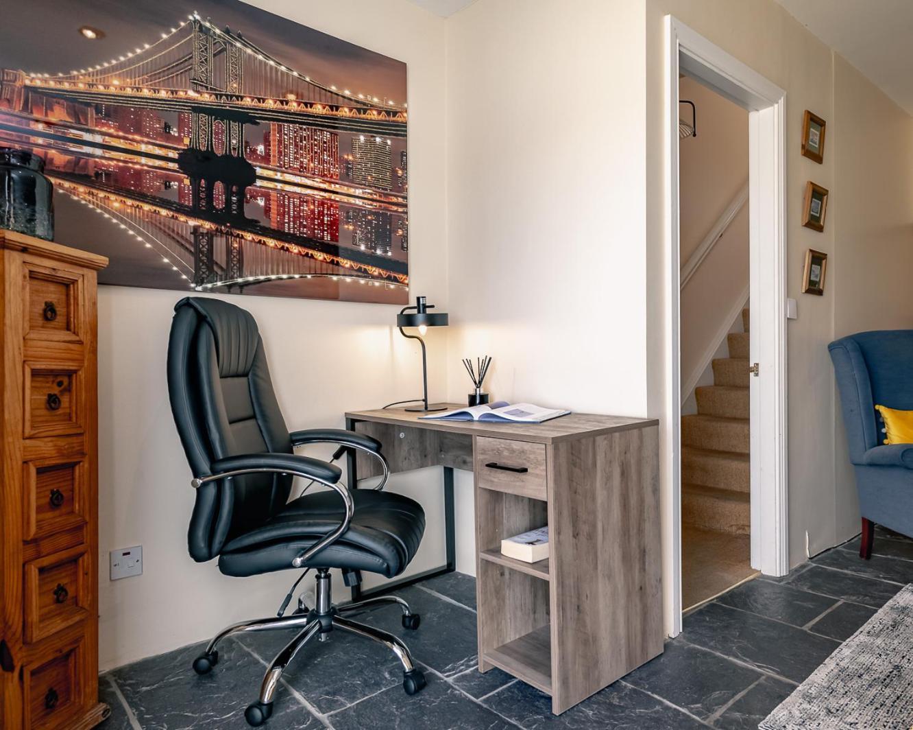 3 Bedroom Pet Friendly In The Heart Of Town