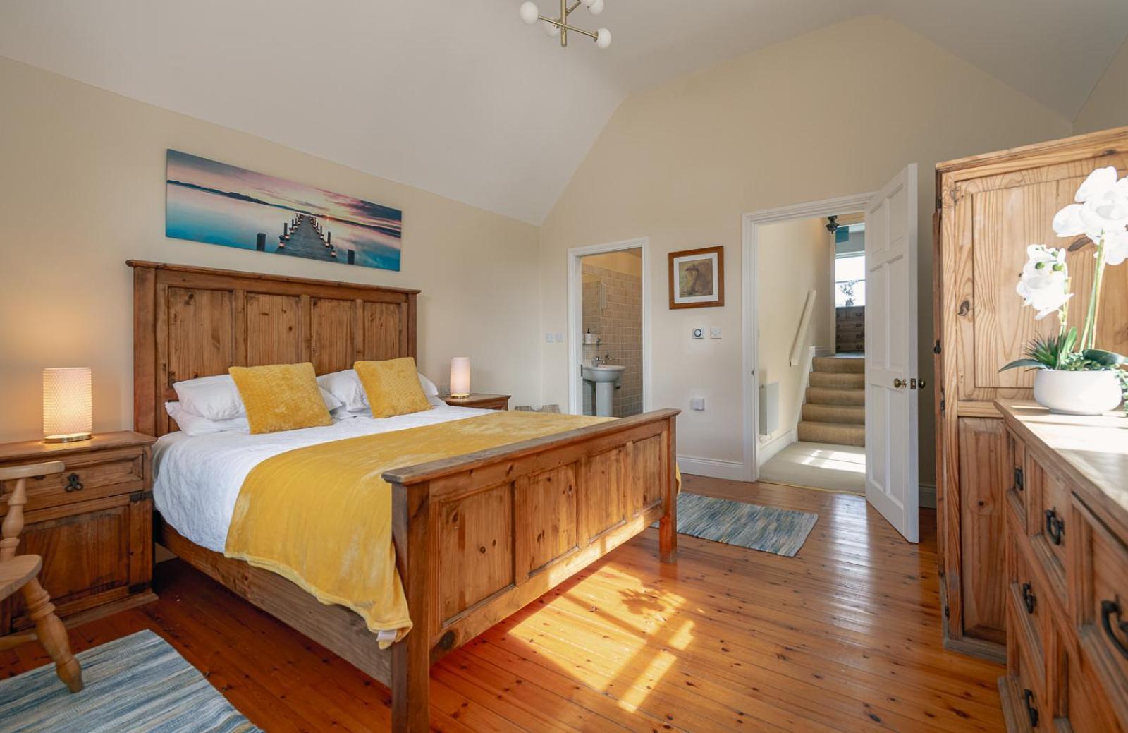 3 Bedroom Pet Friendly In The Heart Of Town Ferienhaus *