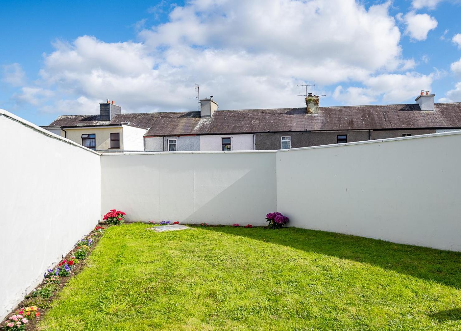 3 Bedroom Pet Friendly In The Heart Of Town Ferienhaus