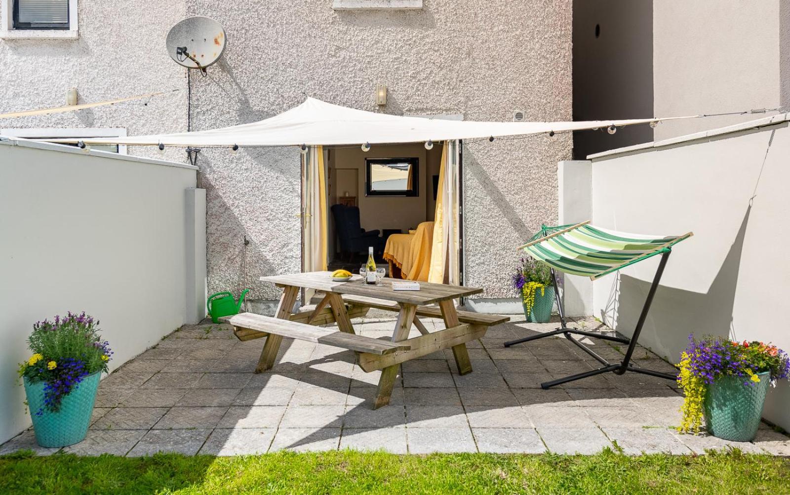 3 Bedroom Pet Friendly In The Heart Of Town *